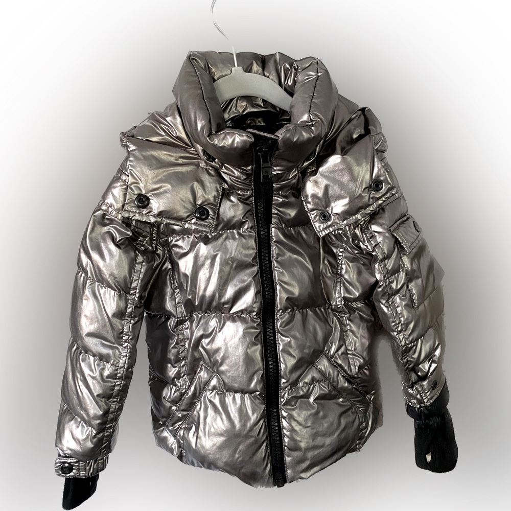 Like new S13 girls puffer coat. Chrome.